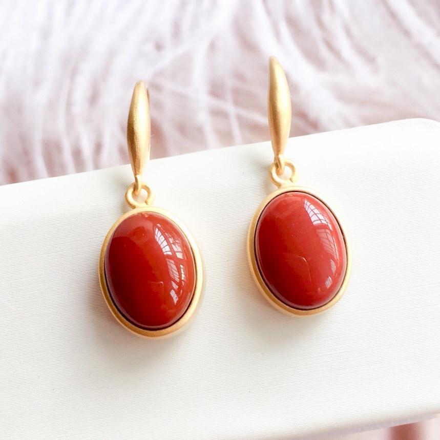 Classic Gold Earring with Timeless Appeal