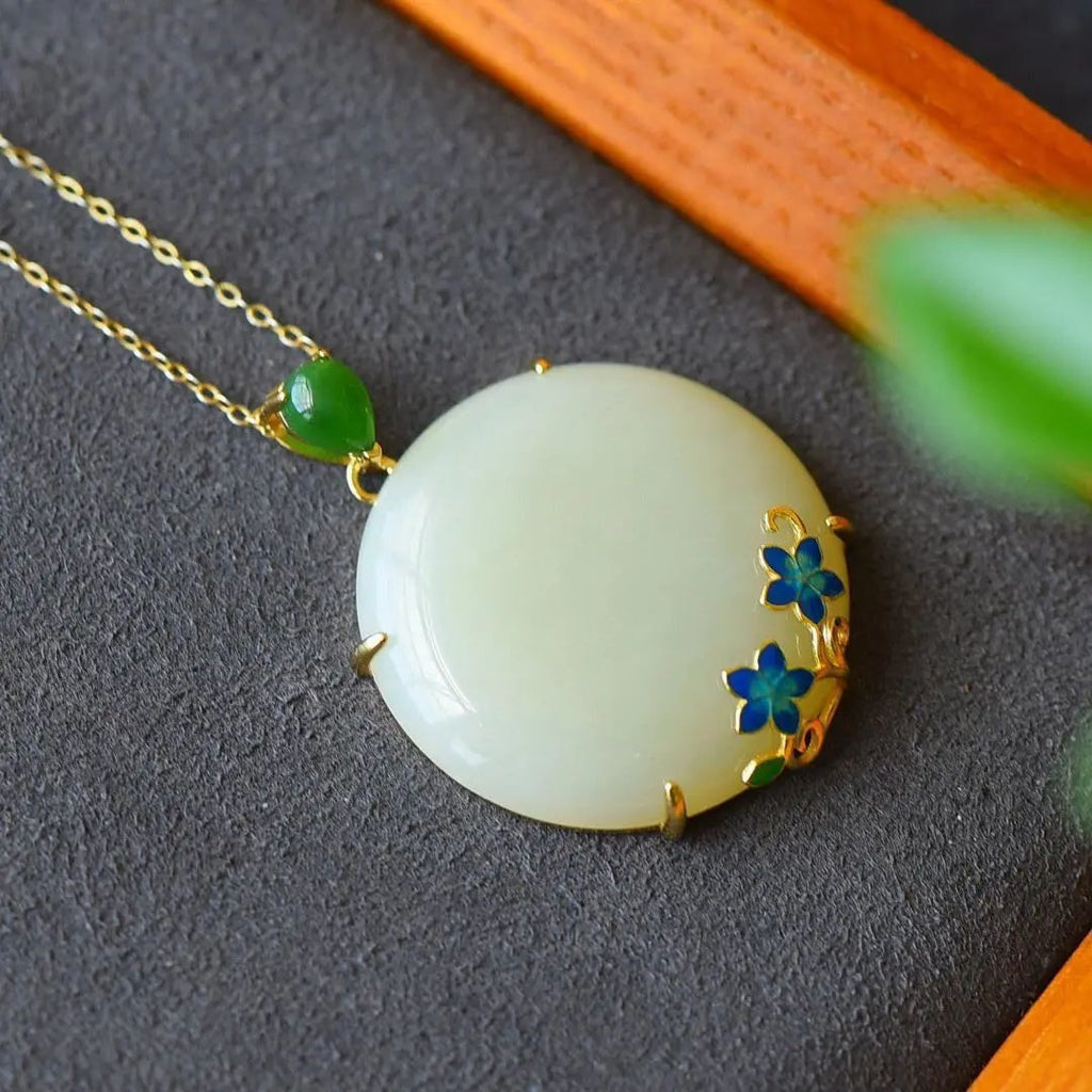 Stunning Silver Necklace for Daily Wear