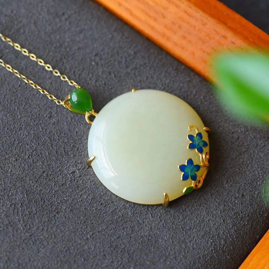 Stunning Silver Necklace for Daily Wear