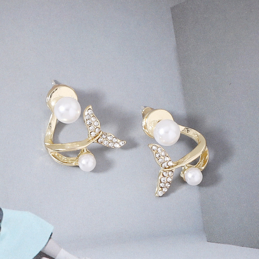 Romantic Gold Earring for Special Moments