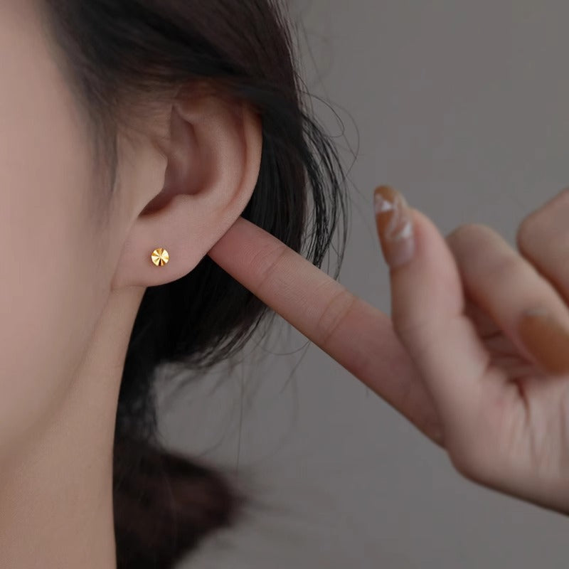 Beautiful Gold Earring with Unique Style