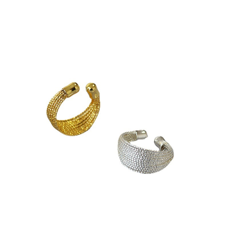 Classic Gold Ring with Timeless Appeal