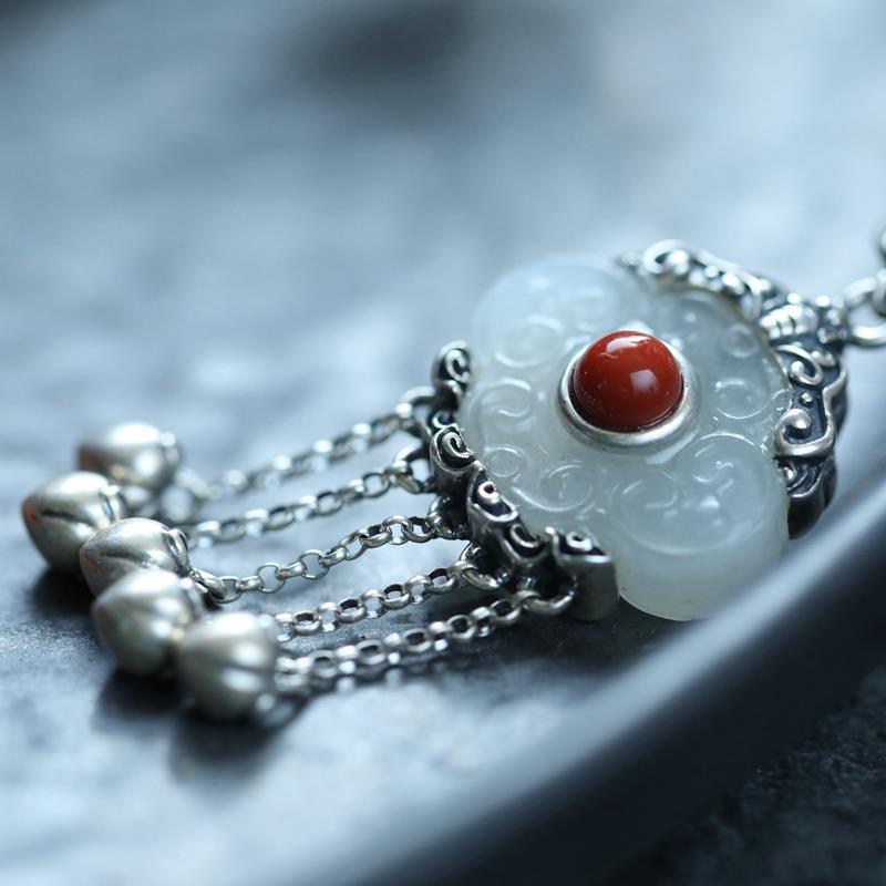 Romantic Silver Necklace for Special Moments