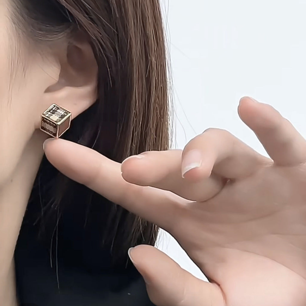 Charming Earring for Any Occasion