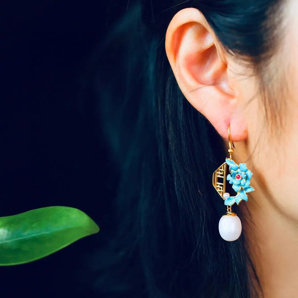 Elegant Silver Earring for Every Occasion