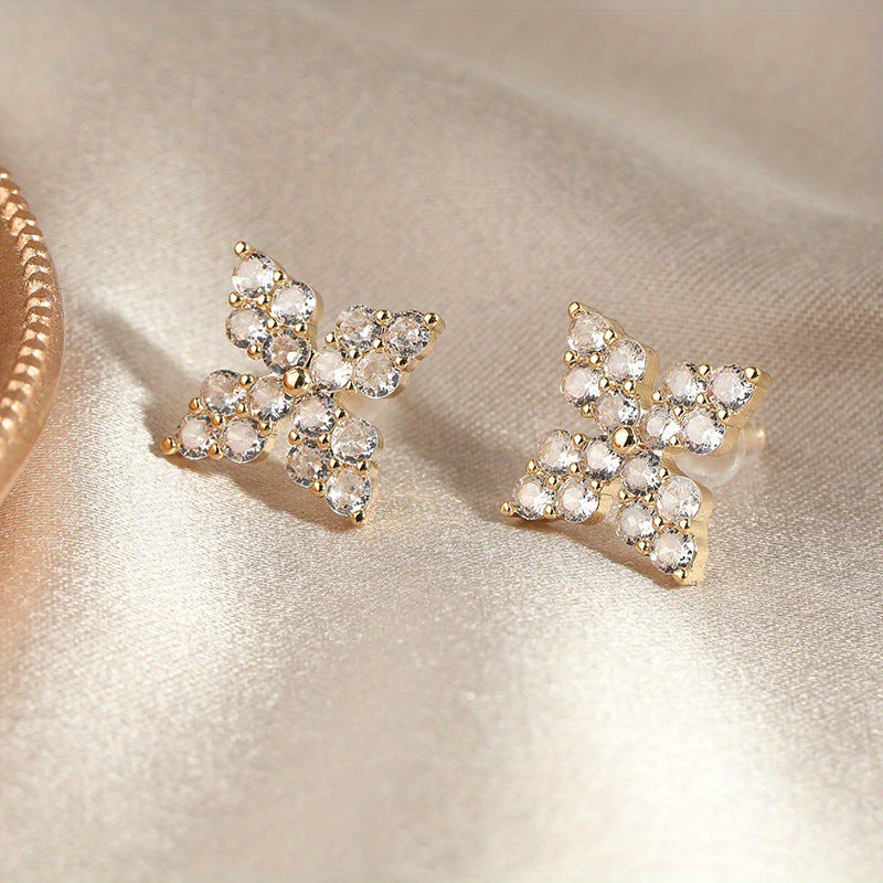 Charming Earring for Any Occasion