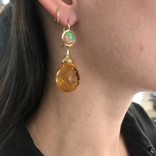 Beautiful Gold Earring with Unique Style