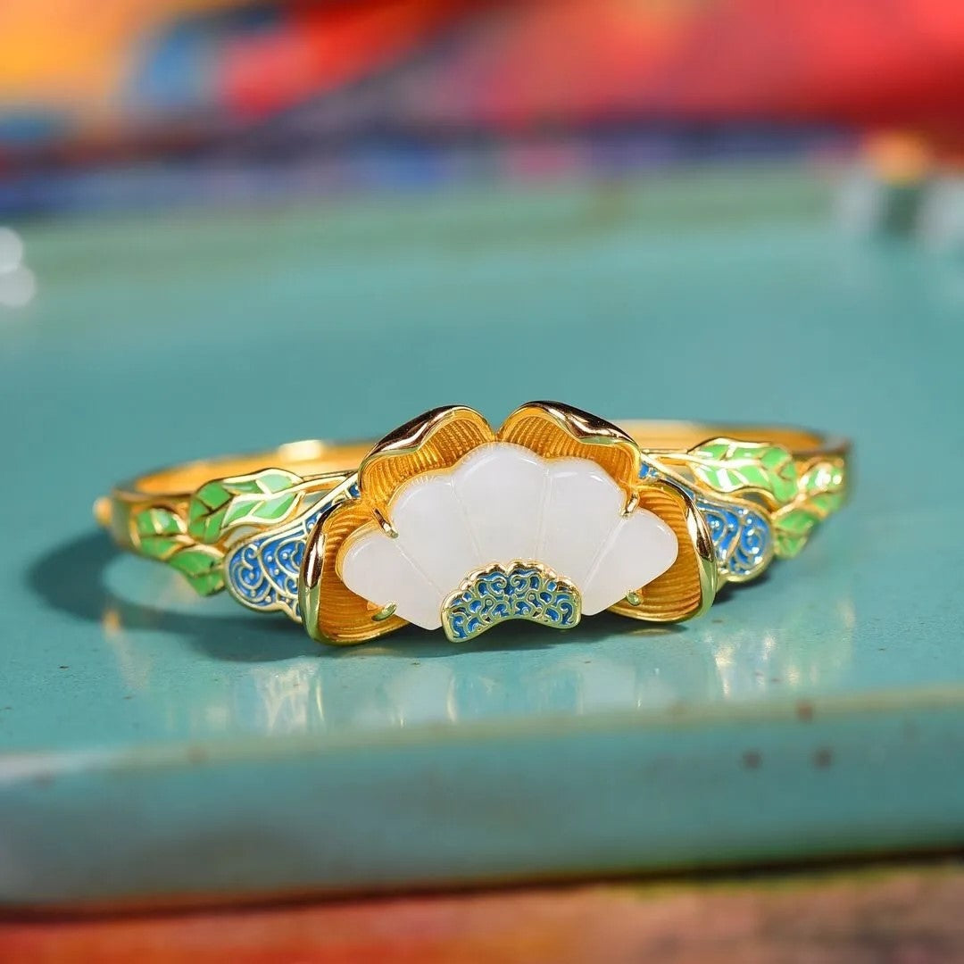 Classic Gold Bracelet with Timeless Appeal