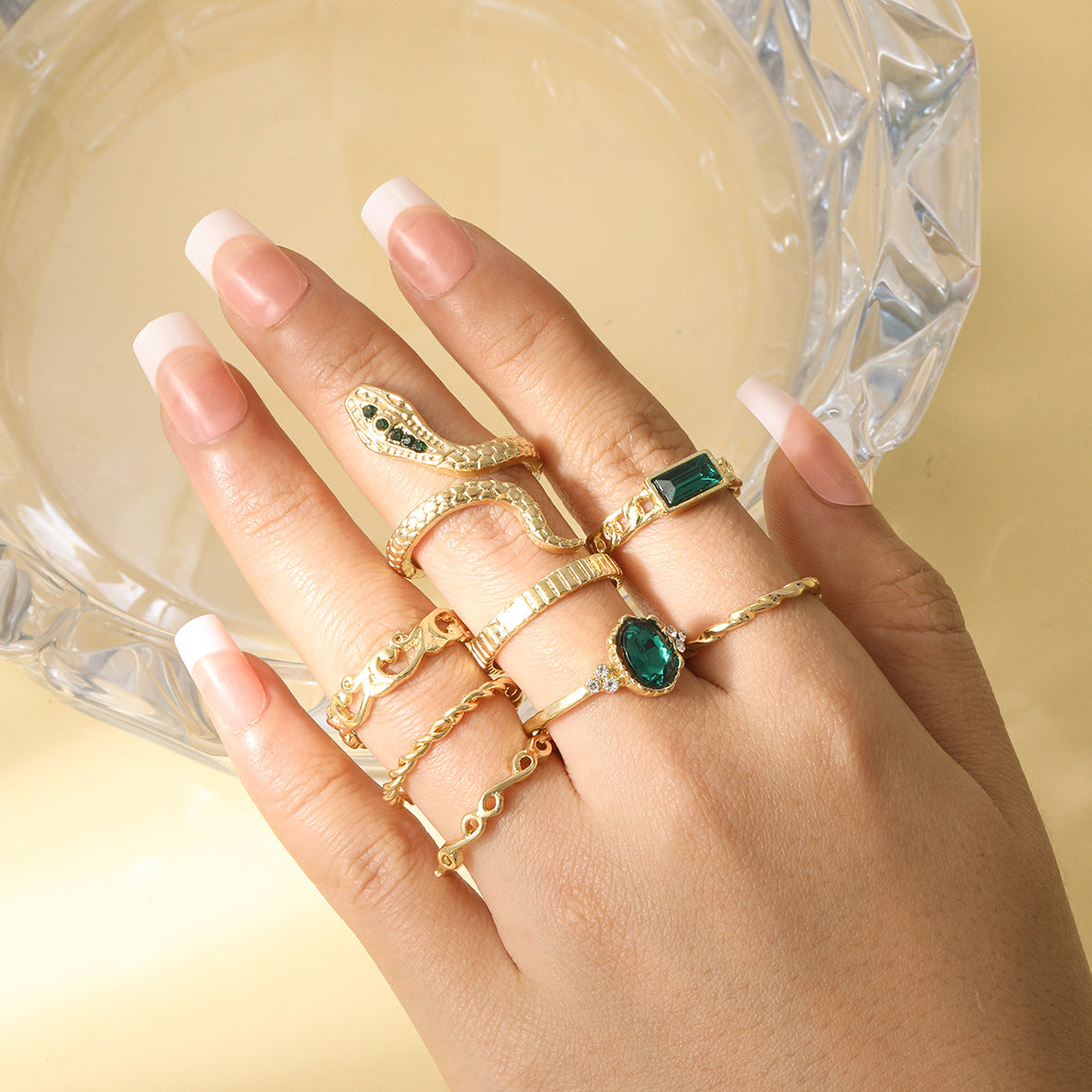Classic Gold Bracelet with Timeless Appeal