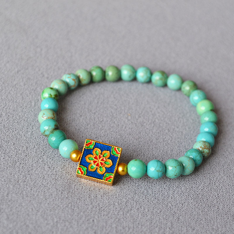 Classic Gold Bracelet with Timeless Appeal