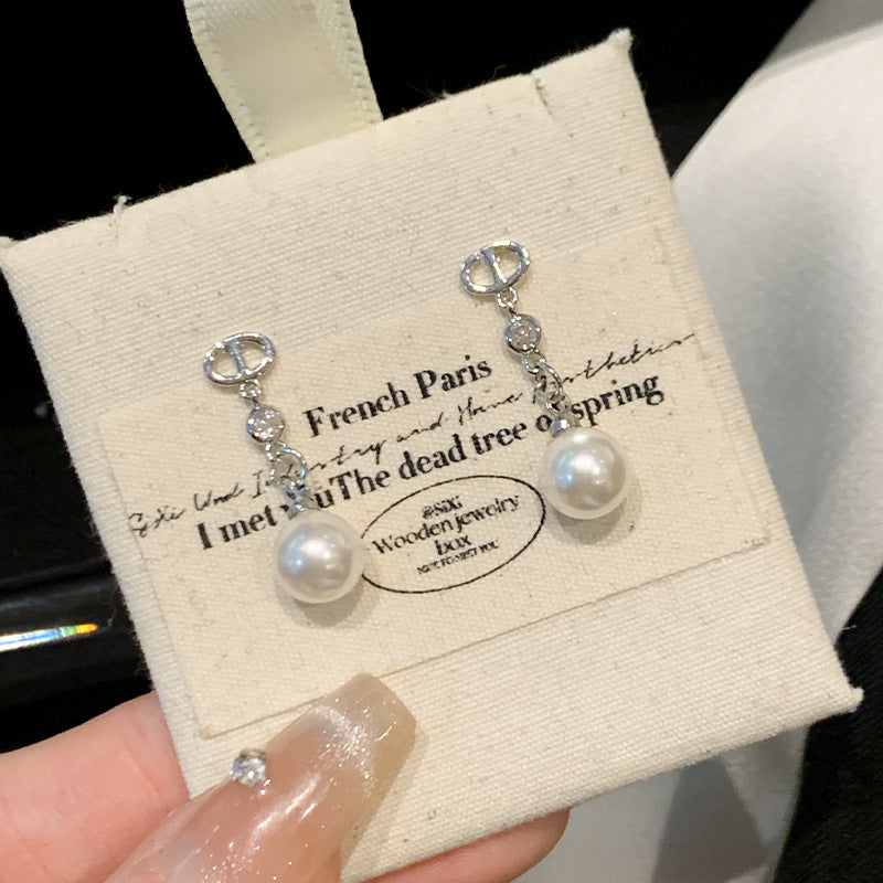 Romantic Pearl Earring for Special Moments