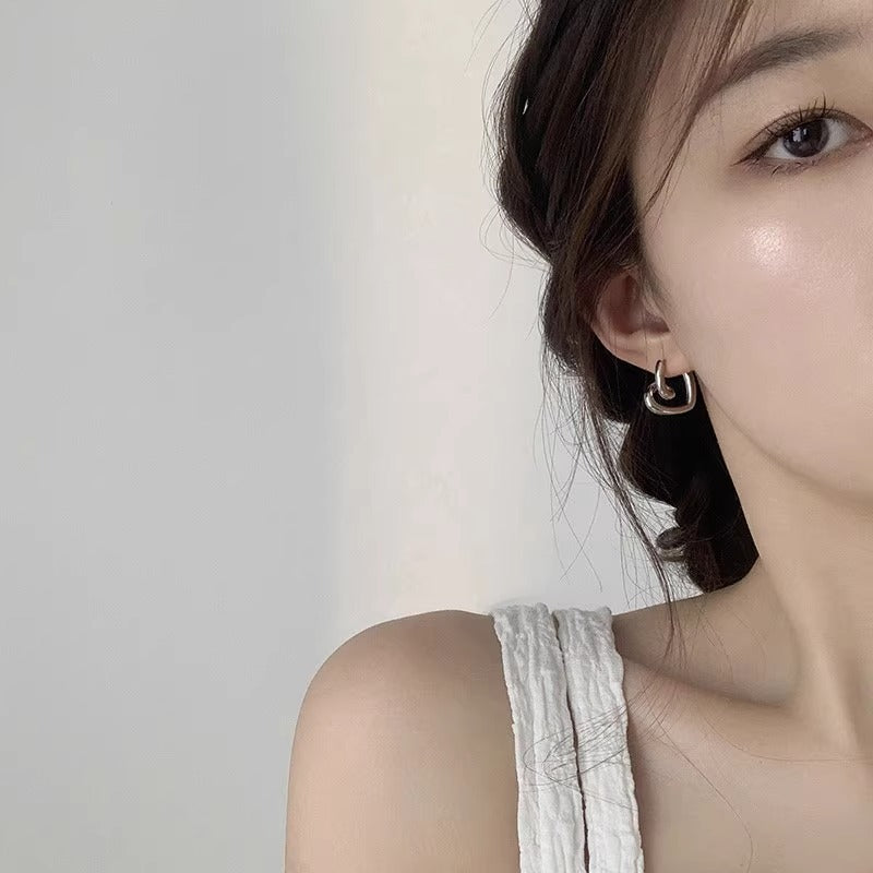 Charming Earring for Any Occasion