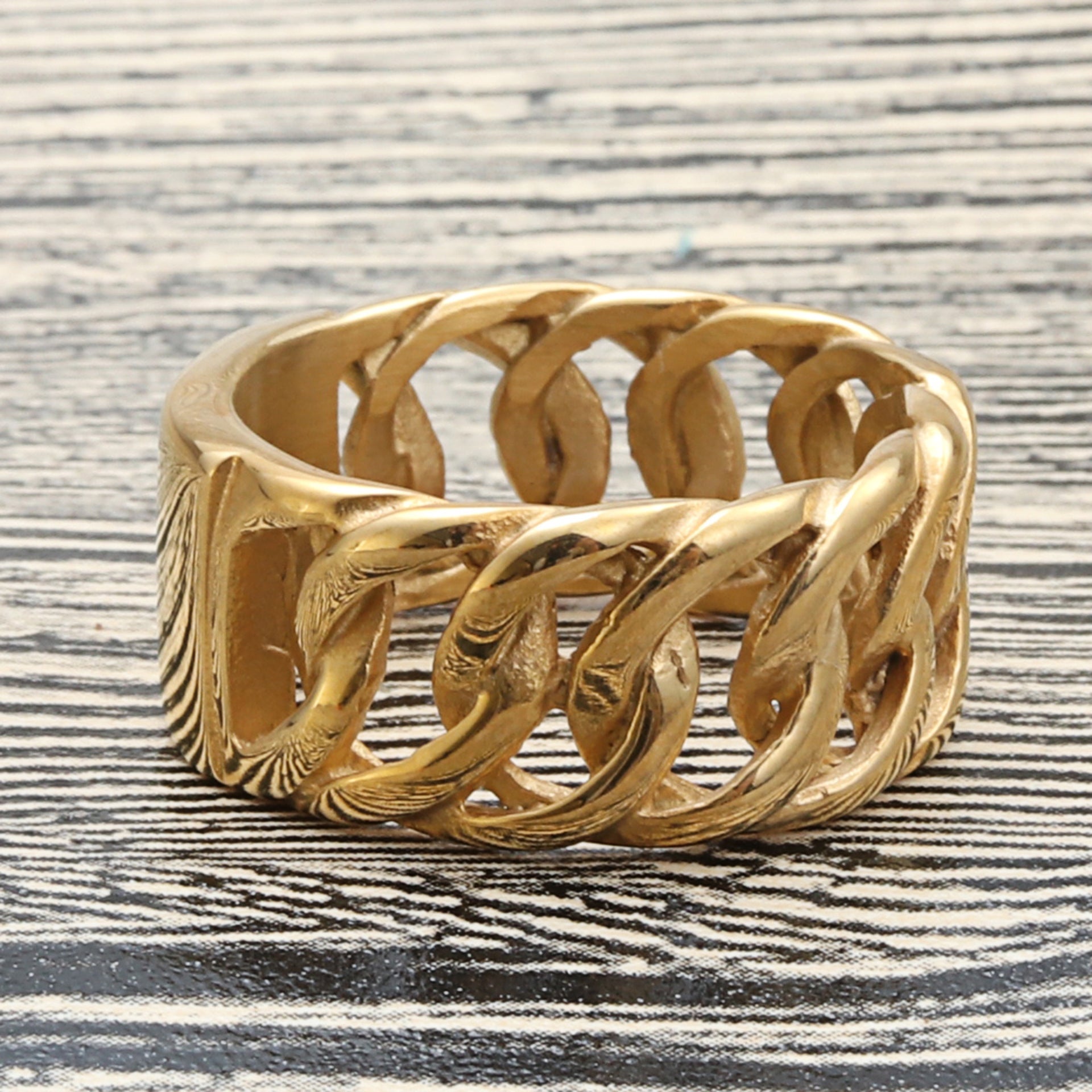 Romantic Chain for Special Moments