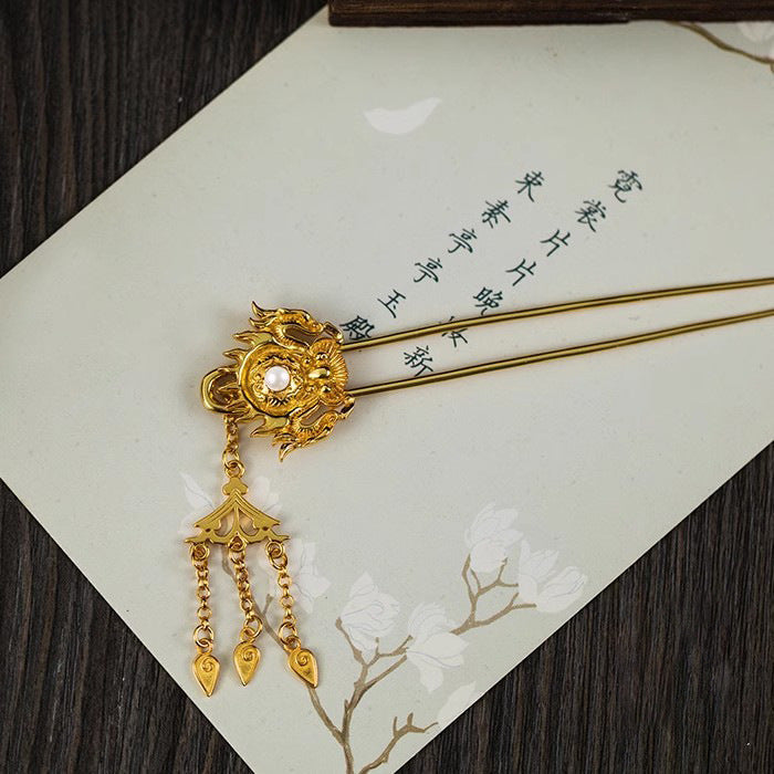 Elegant Gold Piece for Every Occasion