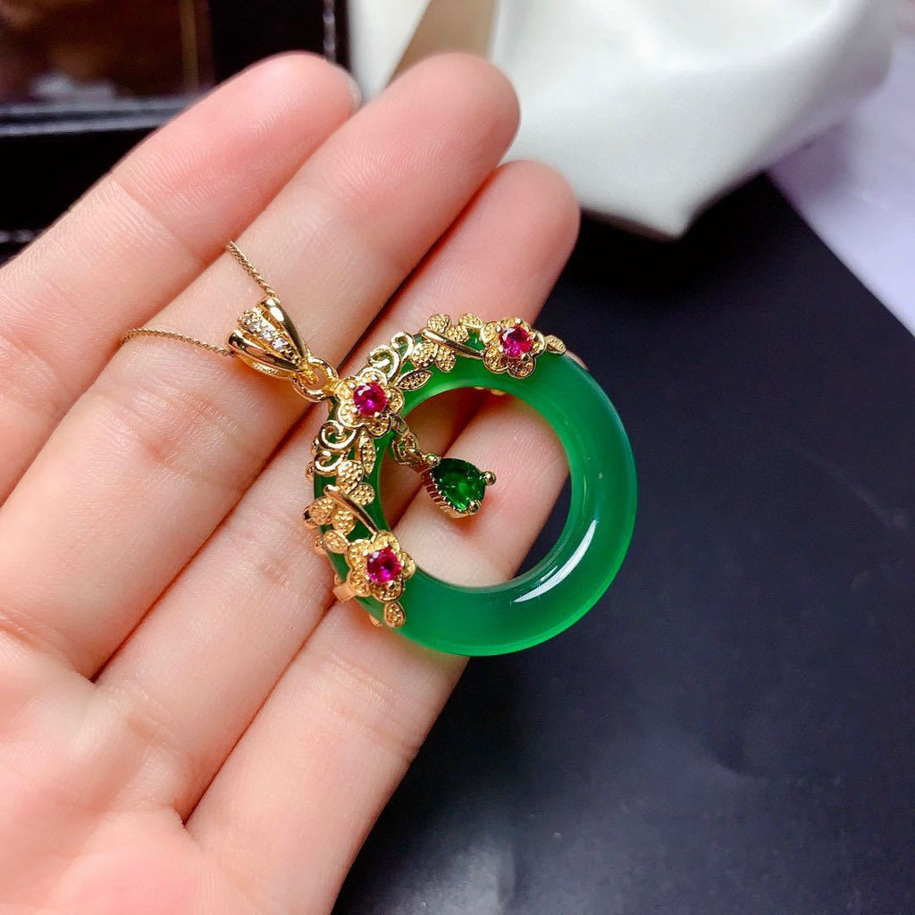 Charming Gold Necklace for Any Occasion
