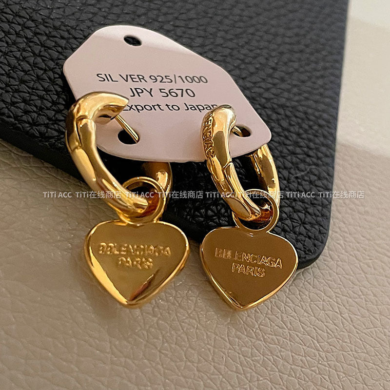 Charming Gold Earring for Any Occasion