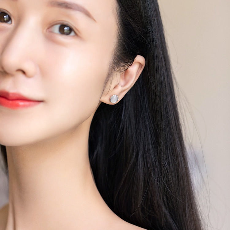 Charming Silver Earring for Any Occasion
