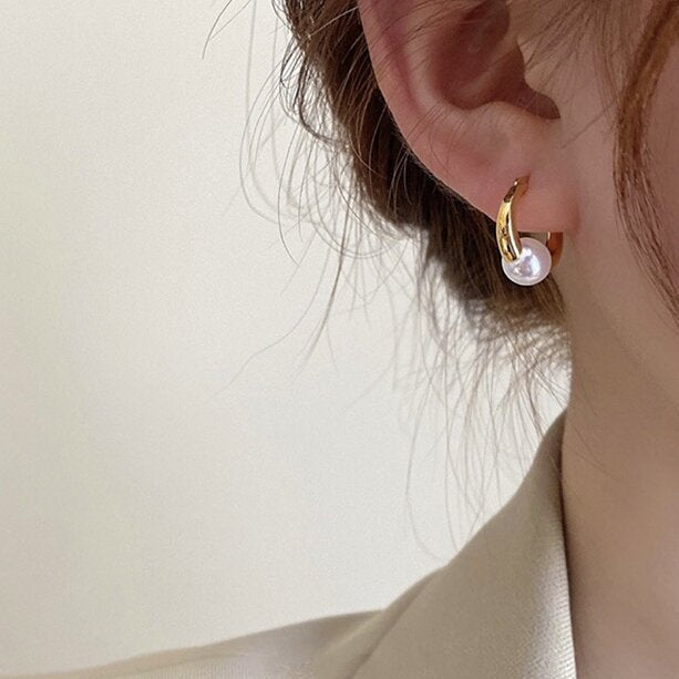 Classic Pearl Earring with Timeless Appeal