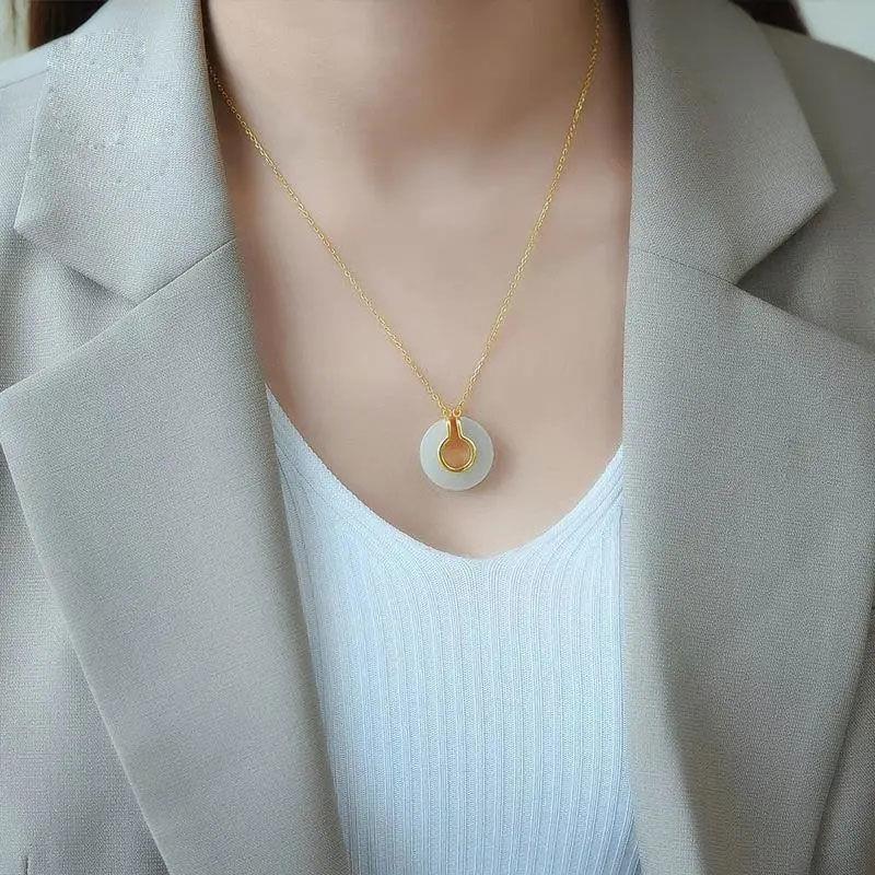Classic Silver Necklace with Timeless Appeal