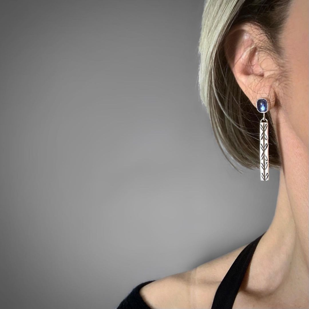 Charming Earring for Any Occasion