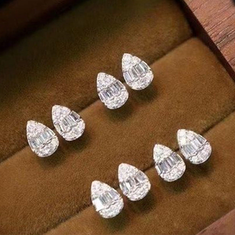 Beautiful Gold Earring with Unique Style