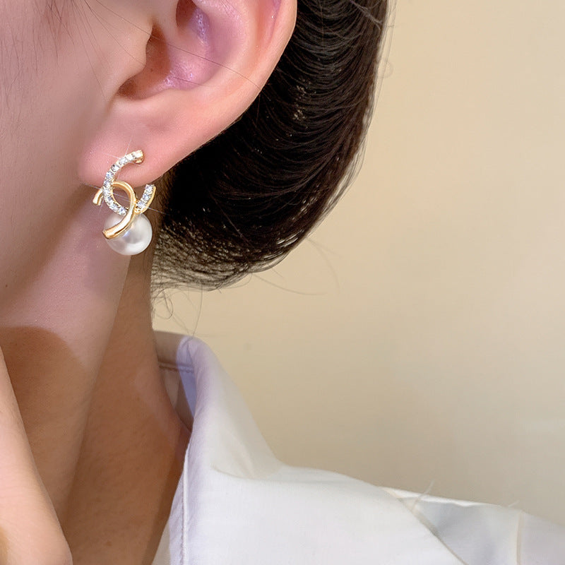Romantic Pearl Earring for Special Moments