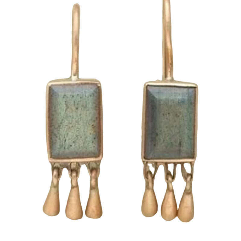 Charming Earring for Any Occasion