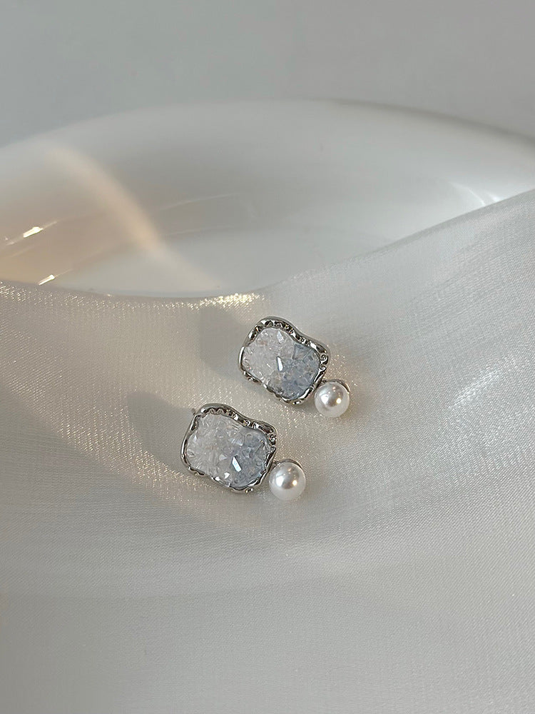 Classic Pearl Earring with Timeless Appeal