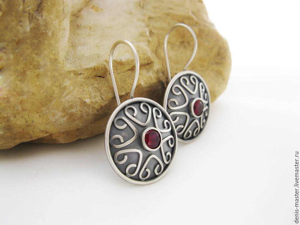 Charming Silver Earring for Any Occasion