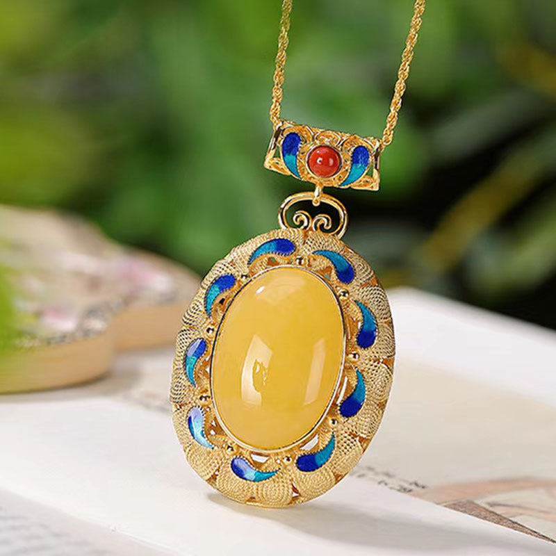 Beautiful Gold Pendant with Unique Style