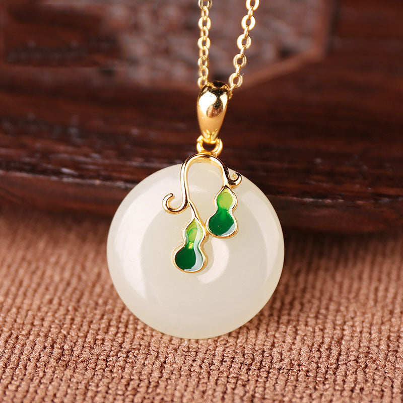 Classic Silver Necklace with Timeless Appeal