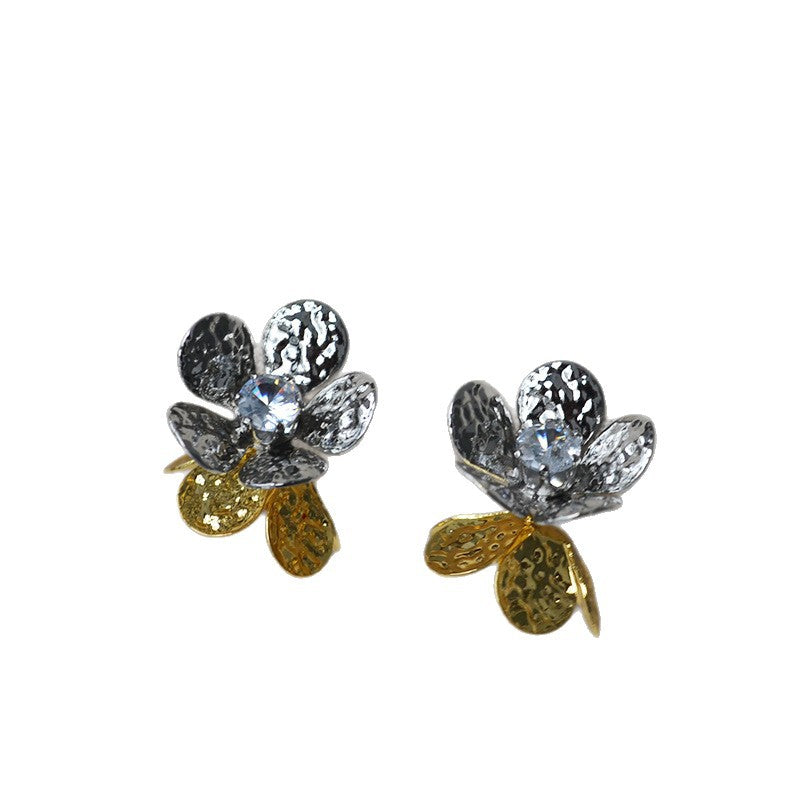 Beautiful Gold Earring with Unique Style