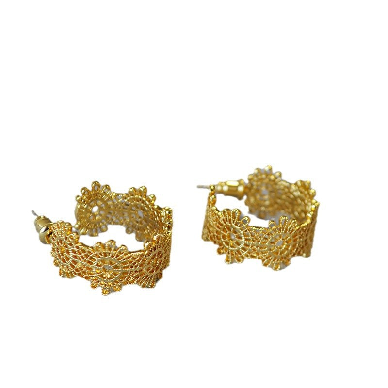 Stunning Gold Earring for Daily Wear