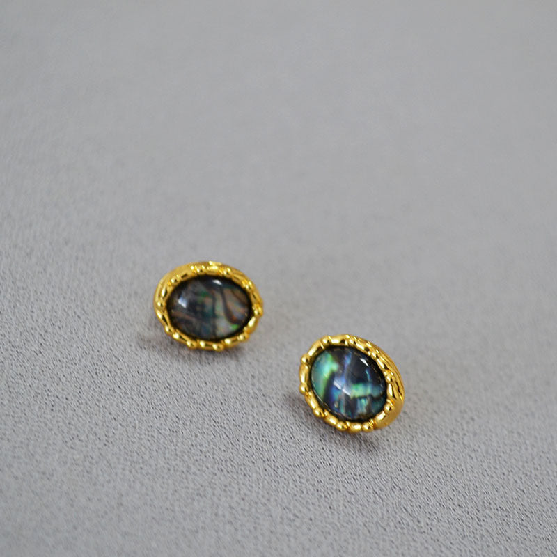 Romantic Gold Earring for Special Moments