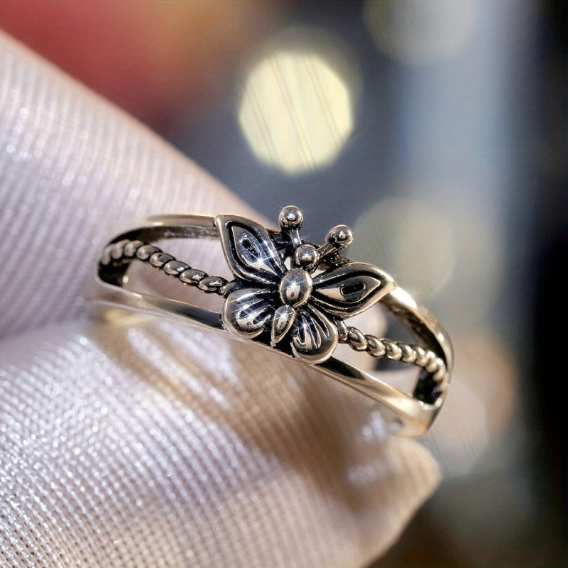 Classic Silver Ring with Timeless Appeal