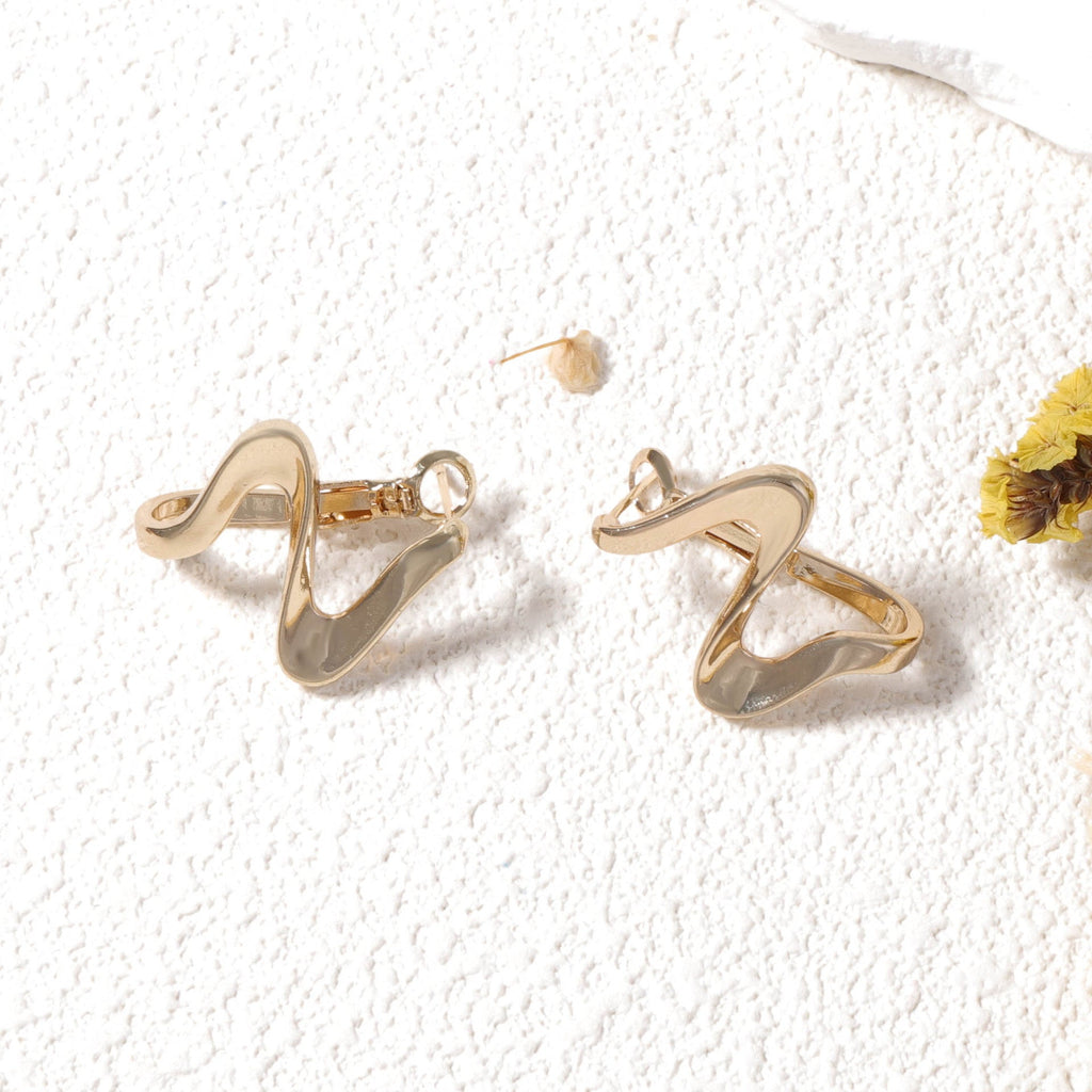 Romantic Gold Earring for Special Moments
