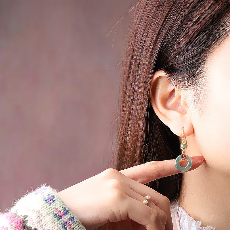 Charming Gold Earring for Any Occasion