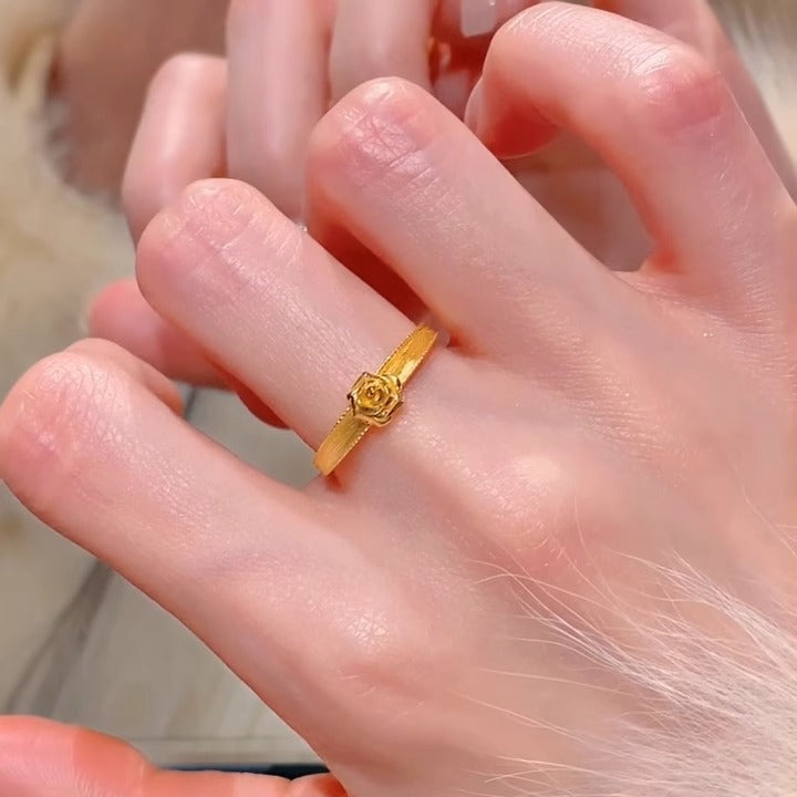 Charming Gold Ring for Any Occasion