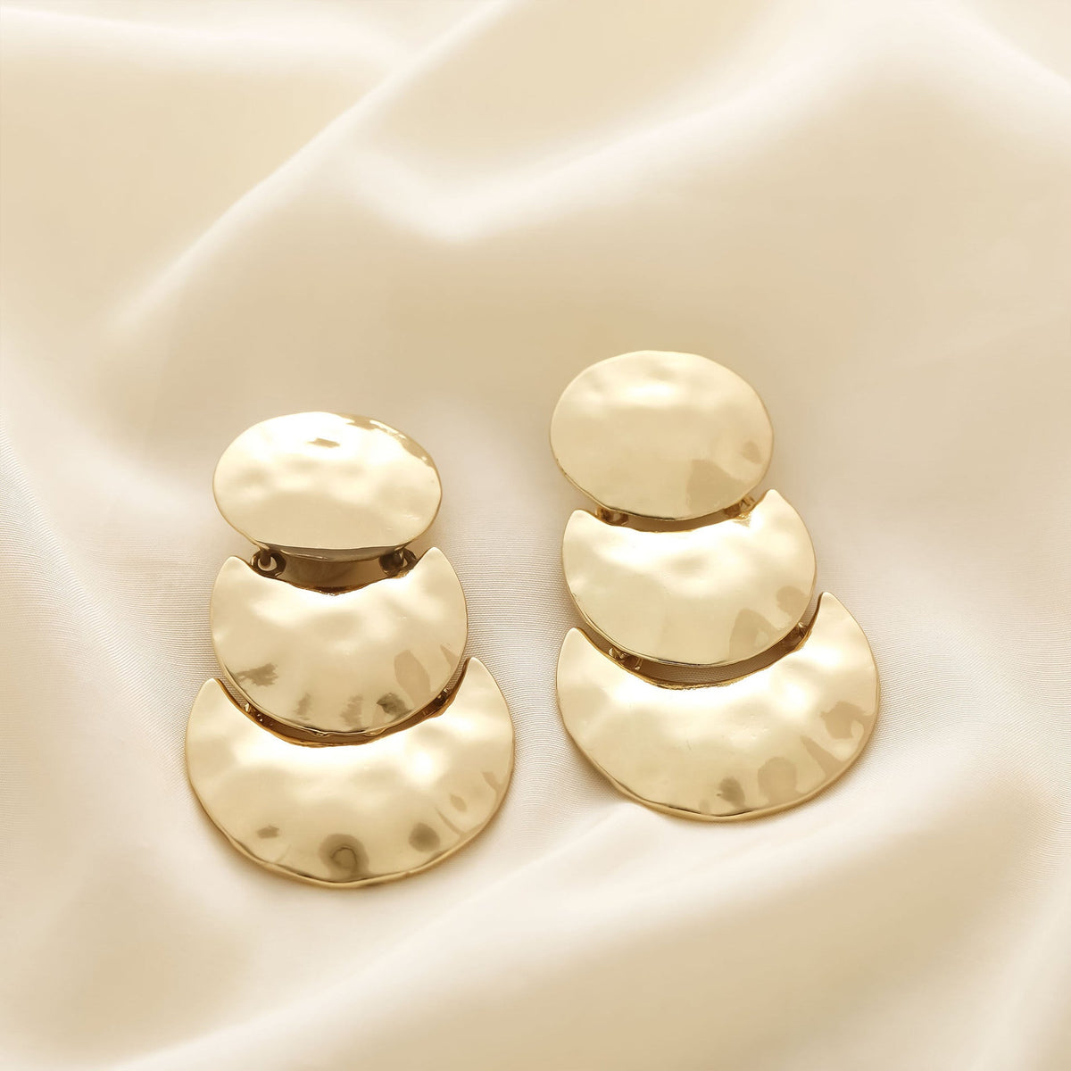Beautiful Gold Earring with Unique Style