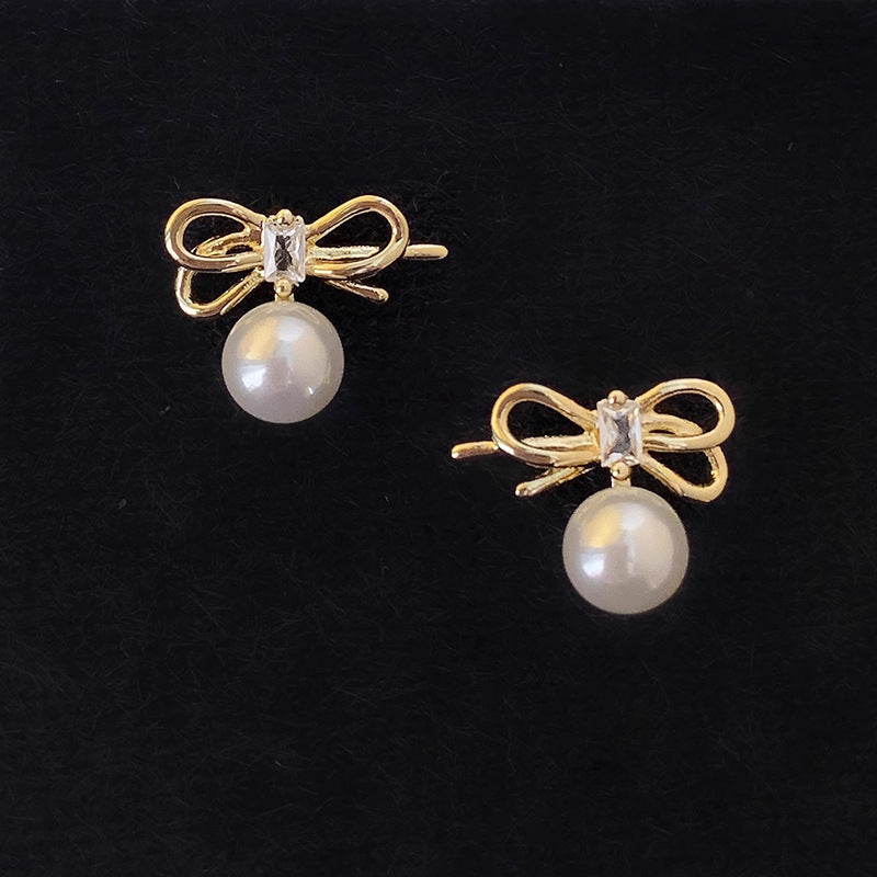 Beautiful Gold Earring with Unique Style