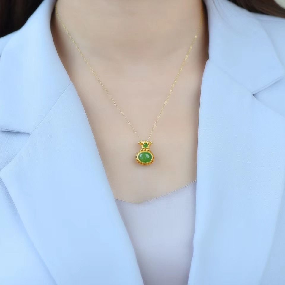 Stunning Gold Necklace for Daily Wear
