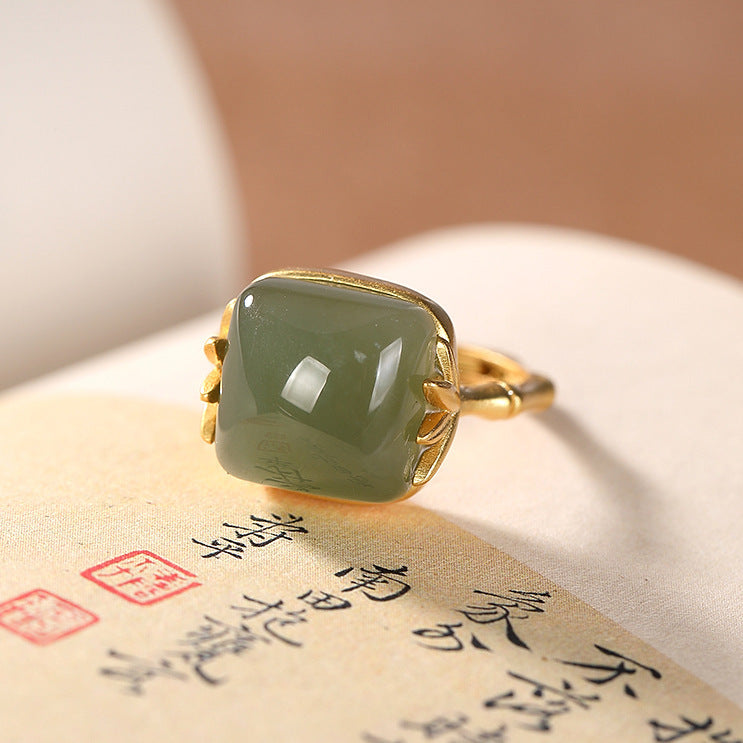 Classic Gold Ring with Timeless Appeal