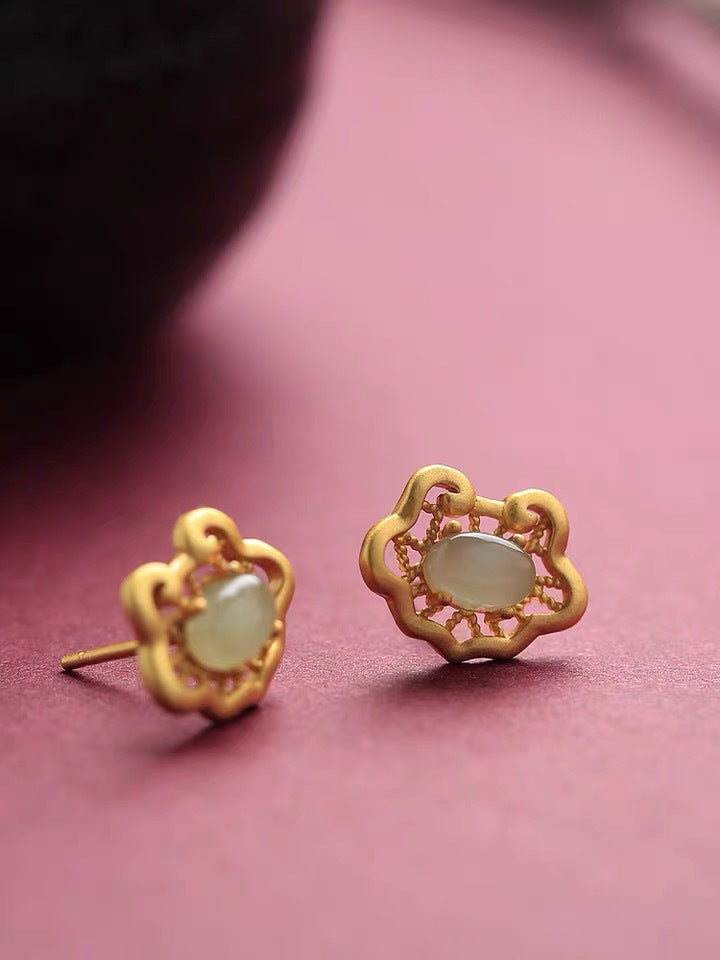 Romantic Silver Earring for Special Moments