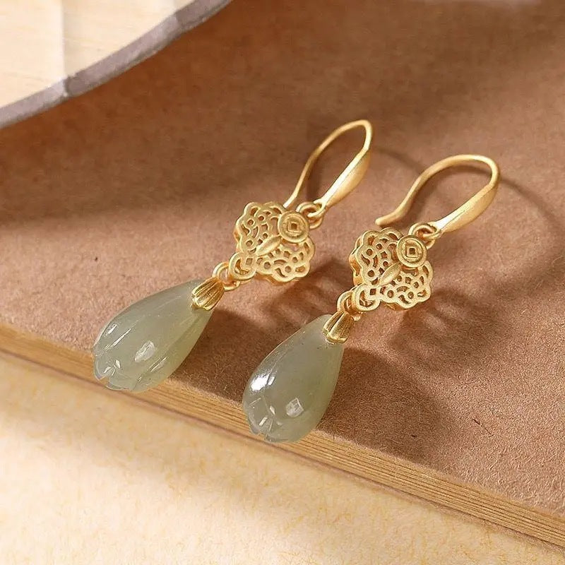 Charming Silver Earring for Any Occasion