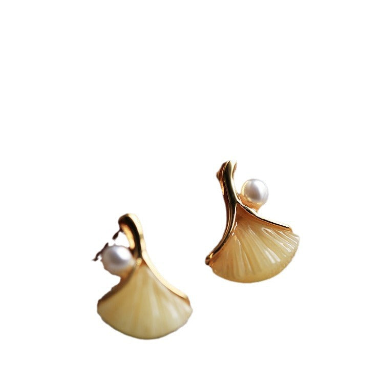 Classic Gold Earring with Timeless Appeal