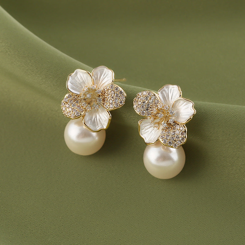 Charming Pearl Earring for Any Occasion