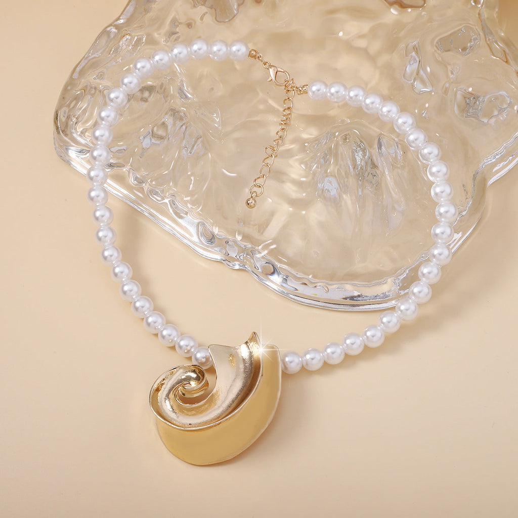 Classic Pearl Chain with Timeless Appeal