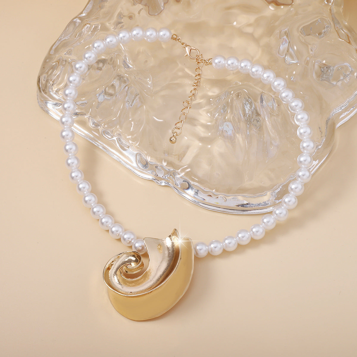Classic Pearl Chain with Timeless Appeal