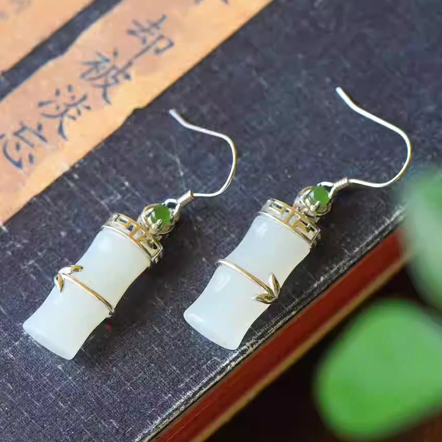 Charming Silver Earring for Any Occasion