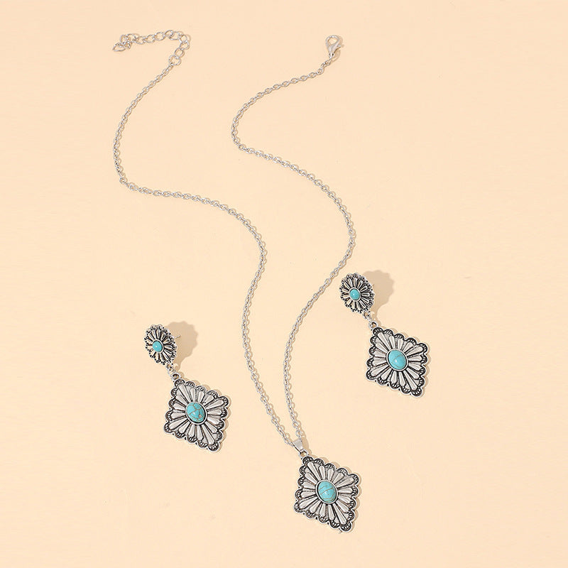 Beautiful Silver Set with Unique Style